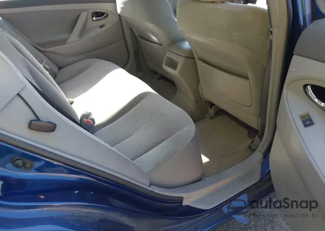 2010 Toyota Camry Le z USA, uszkodzony, nr VIN 4T1BF3EK4AU560452